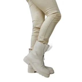 Beige insulated boots with a zipper from Oakdale