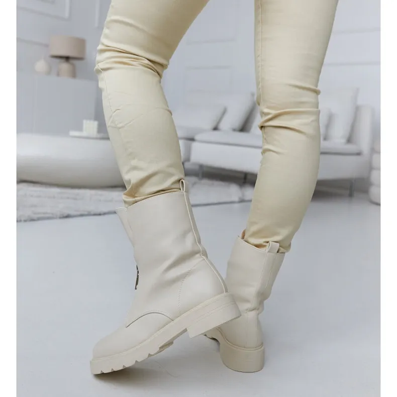 Beige insulated boots with a zipper from Oakdale